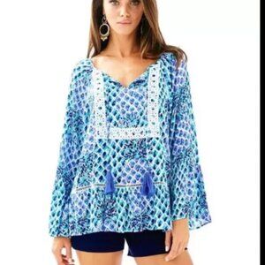 Lilly Pulitzer Amisa Top Size S Resort White & Blue Ruffle hem, bell sleeve VGUC